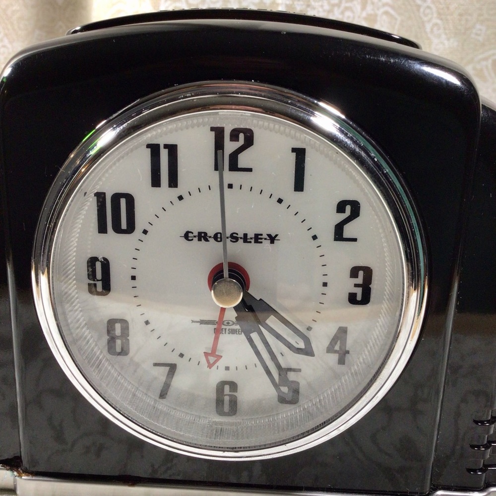 Crosley Black Art Deco 1920’s Style Battery Operated Alarm Clock - Picture 3 of 9